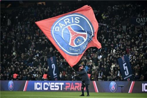 هواداران PSG فدراسیون فوتبال فرانسه را به باد تمسخر گرفتند