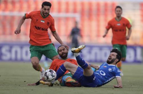 کادر فنی و بازیکنان استقلال عصبی بودند