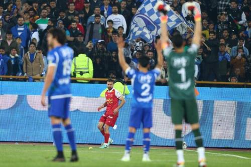 رقیب سنتی در انتظار هدیه شمس آذر است