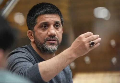 باید یقه کسانی را که کار نمی کنند بگیریم