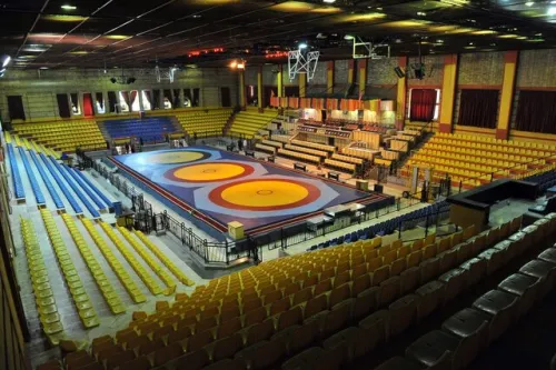 کناره گیری ستارگان ساری از نیمه نهائی لیگ به خاطر یک کشتی گیر