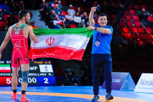 ایرانیها نباید به حضور محمد بنا در آذربایجان حسادت کنند!