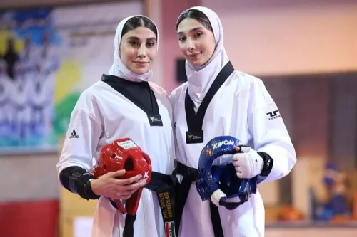 ناهید کیانی و مبینا نعمت زاده این دفعه در کف خیابان برای ایران