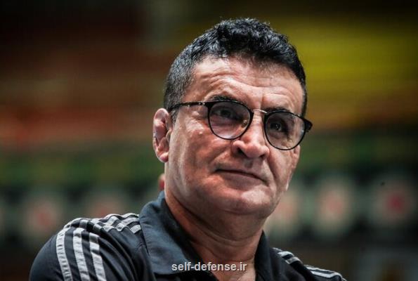 محمد بنا در سوگ پدر نشست